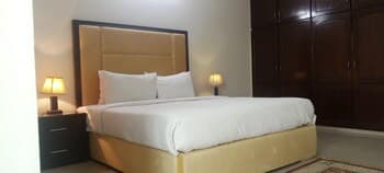 Impeccable 3-bed Apartment in Lahore