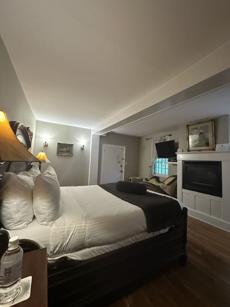 Buttermilk Falls Inn