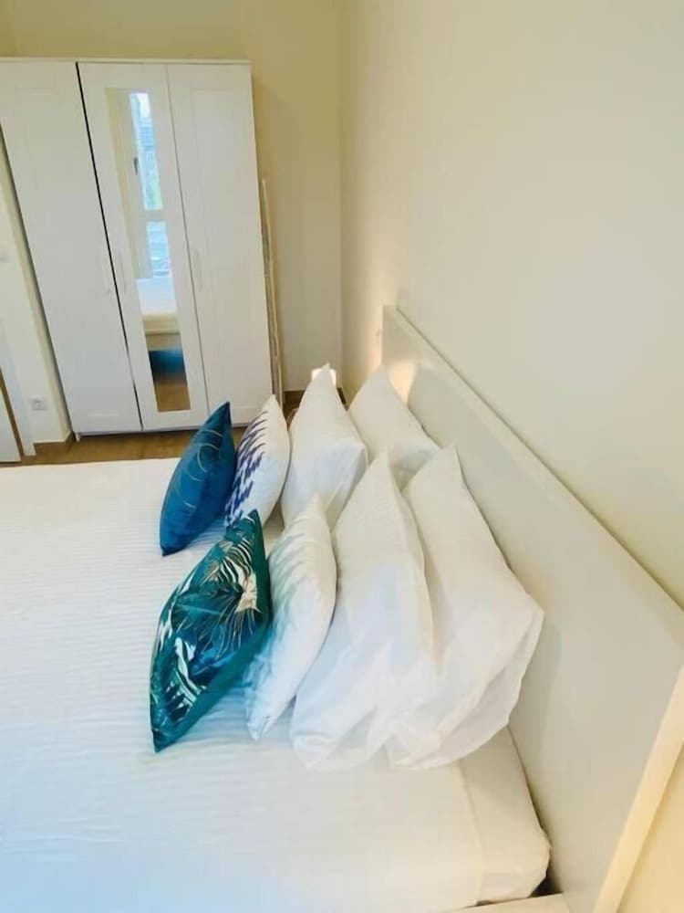 Luxury 2023 Flat in city center. Parking