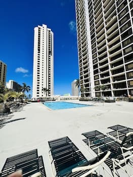 Waikiki Banyan-Free Parking-Free WI-FI