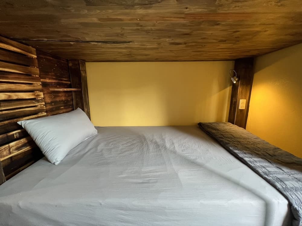 Lapis Restaurant and Hostel