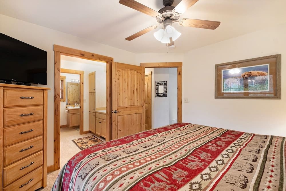 Solitude Bighorn #5 - Estes Park 2 Bedroom Condo by RedAwning