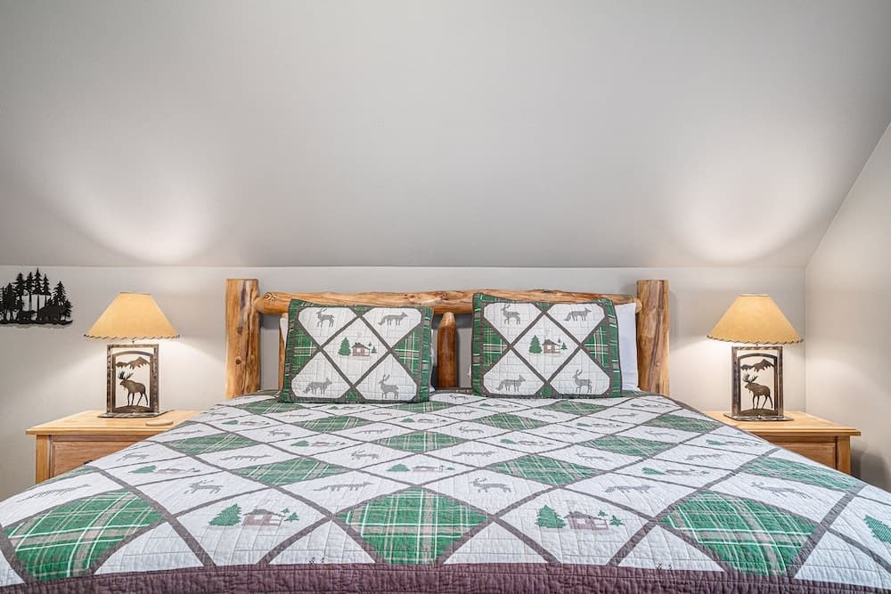 Solitude Bobcat #3 - Estes Park 2 Bedroom Condo by RedAwning