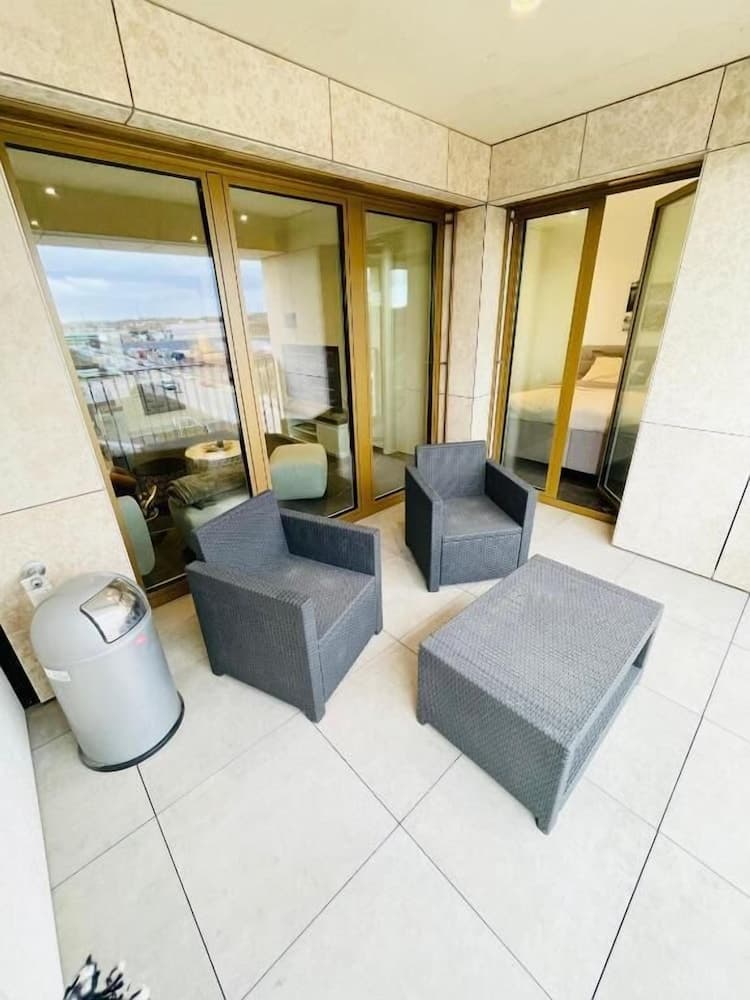 Luxury Flat with Parking & Large Terrace