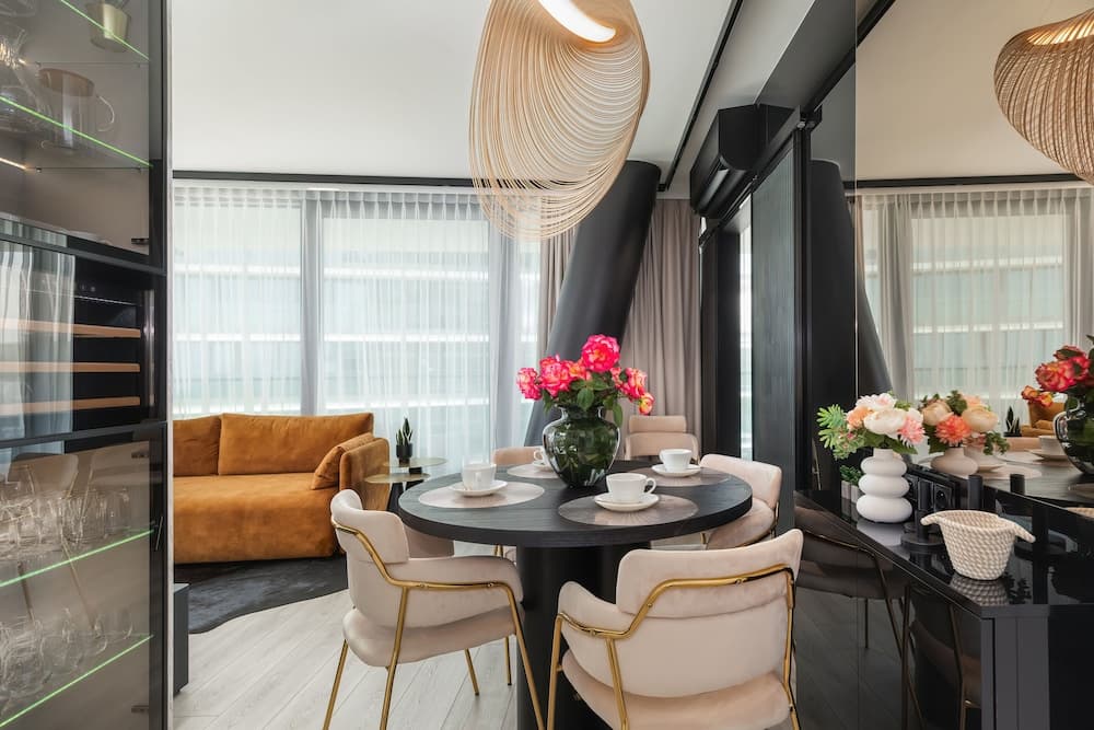 Luxury Apartment by Renters Prestige