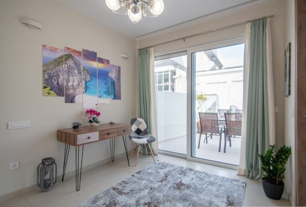 Alcmene Lux Apartment