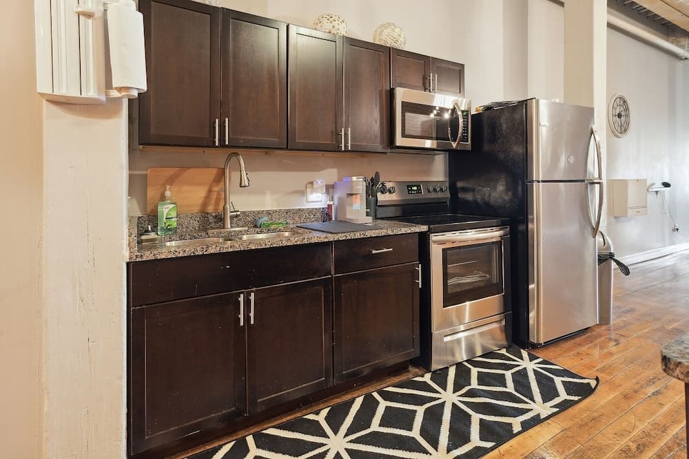 Queen G Investments 1 Bedroom Apts by RedAwning