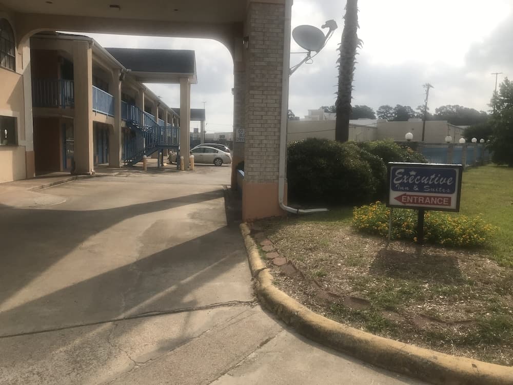 Executive Inn & Suites