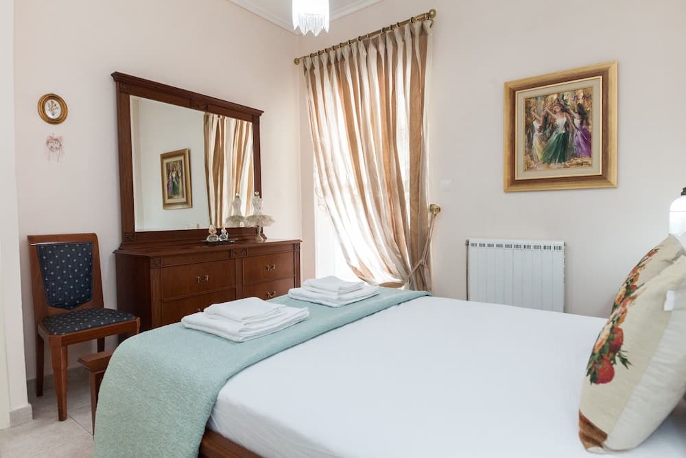 Deluxe 2 Bedroom apt in Petroupoli