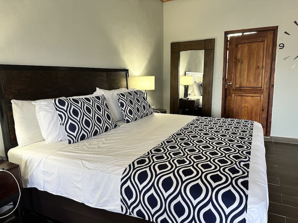 M&M Zavala Hotel and B&B