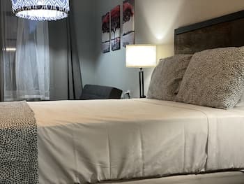 M&M Zavala Hotel and B&B