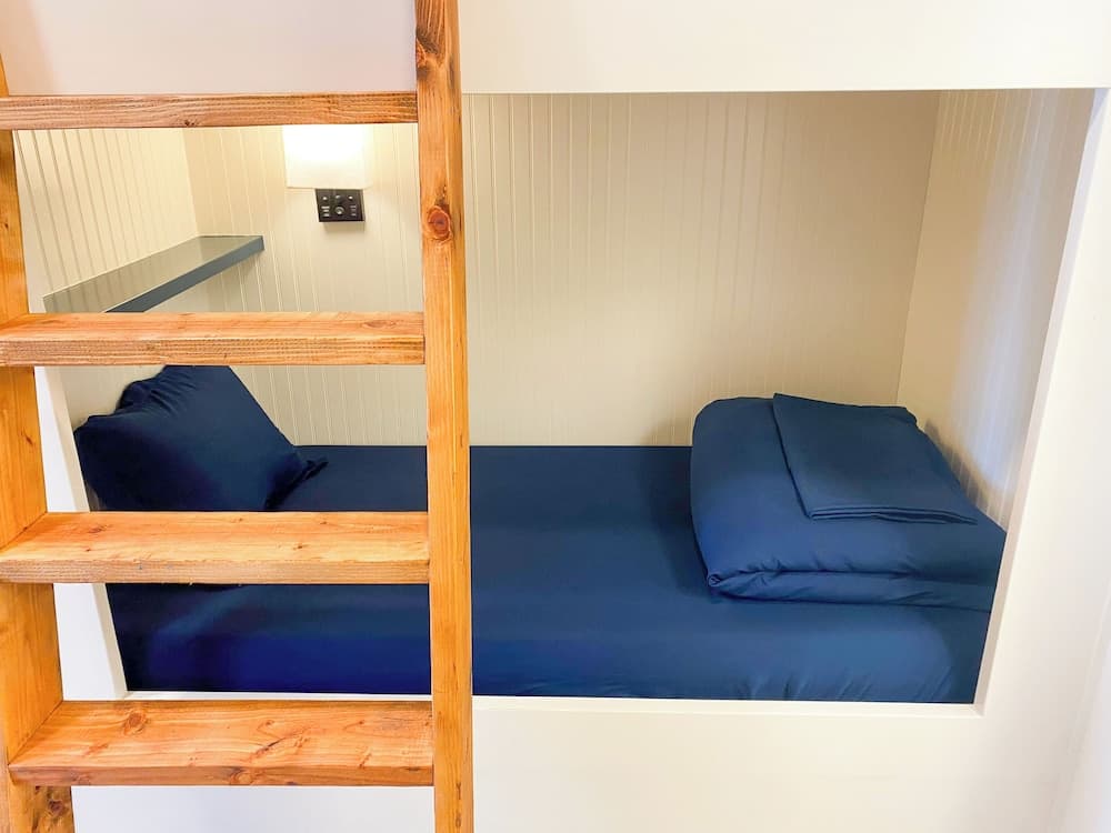 ITH Santa Barbara Surf Hostel