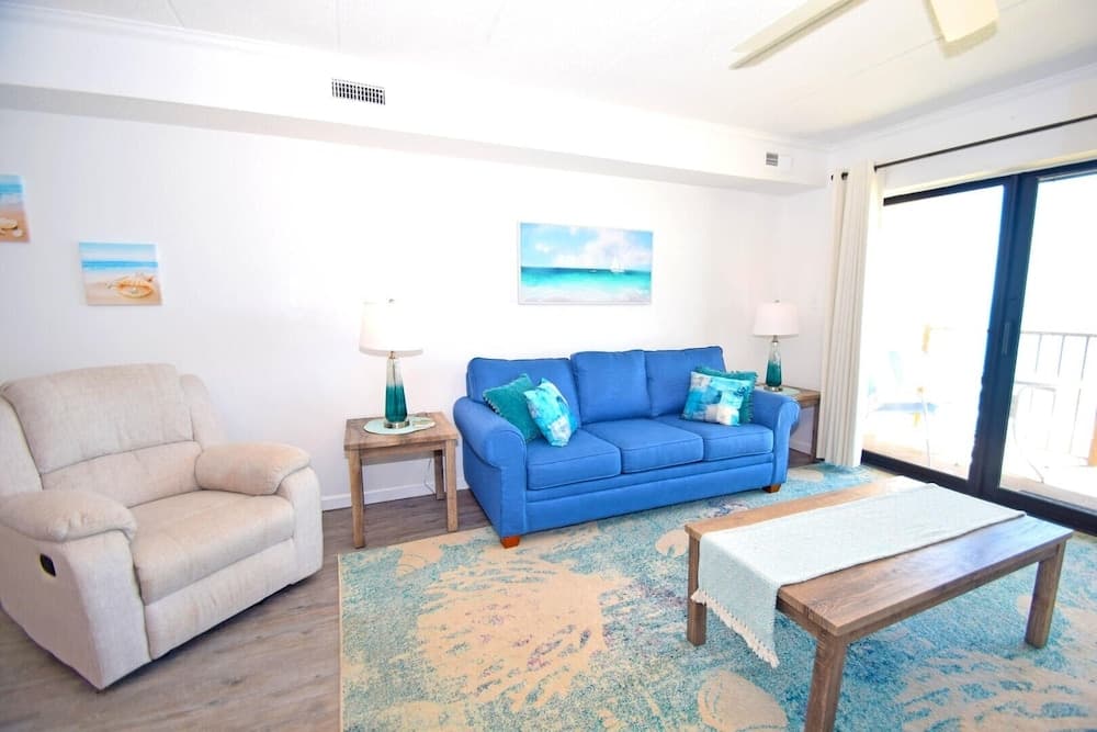 Marigot Beach 705 1 Bedroom Condo by RedAwning