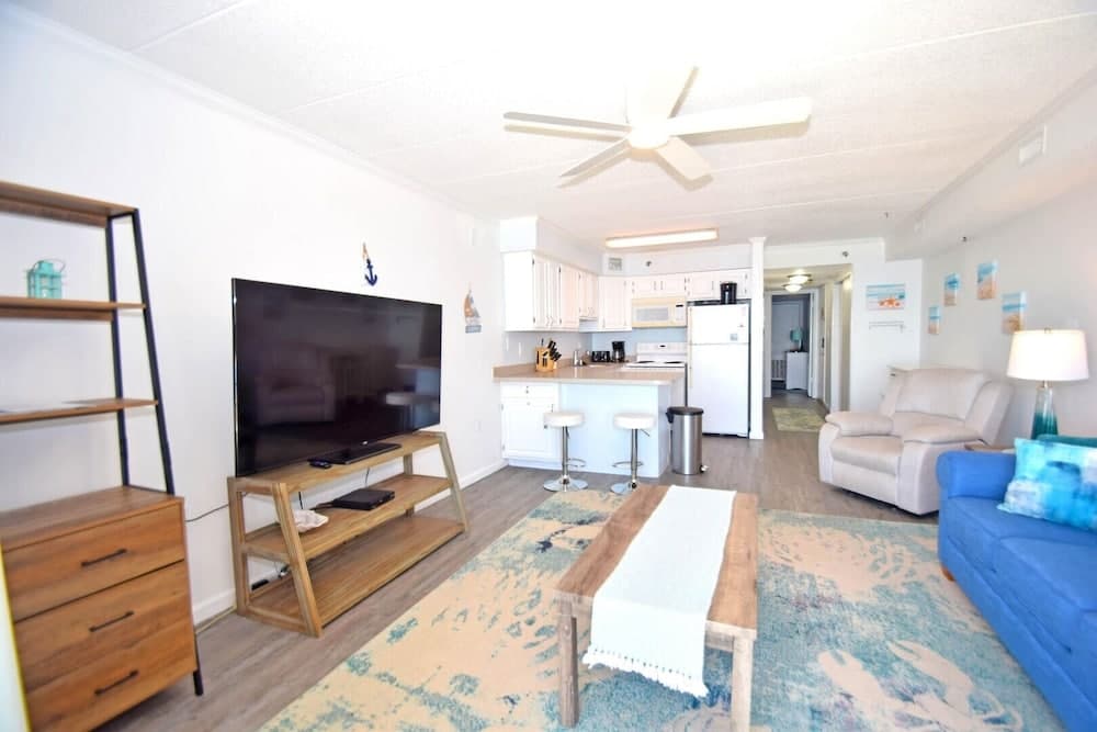 Marigot Beach 705 1 Bedroom Condo by RedAwning