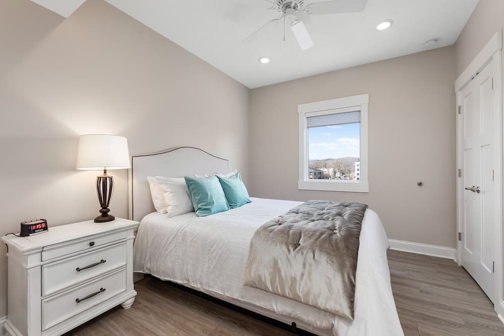 Kasa 539 Bay Street Traverse City