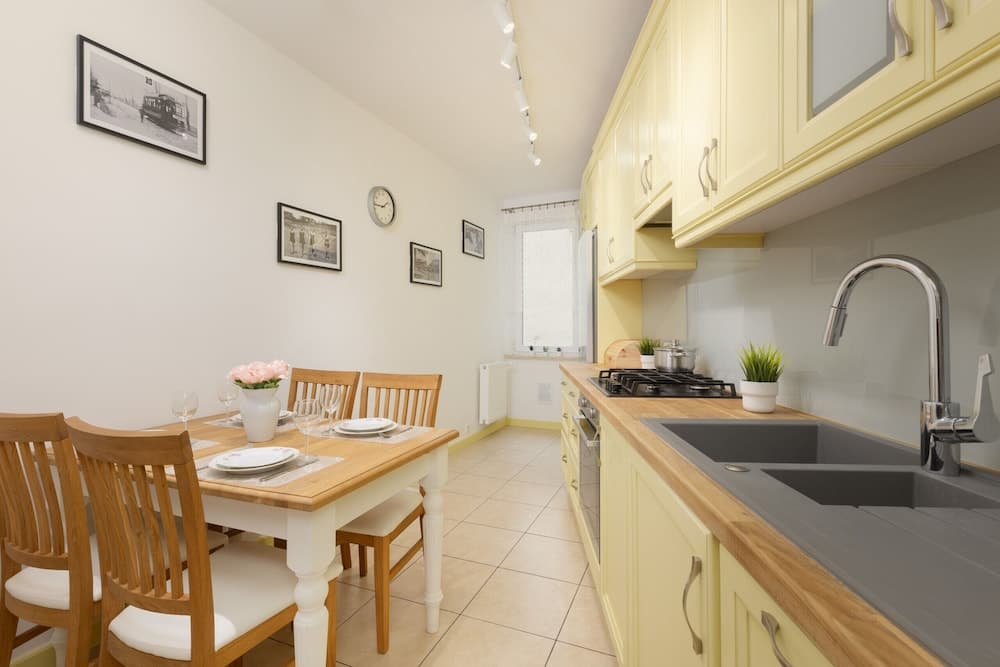 Warsaw Apartment Mokotowska by Renters