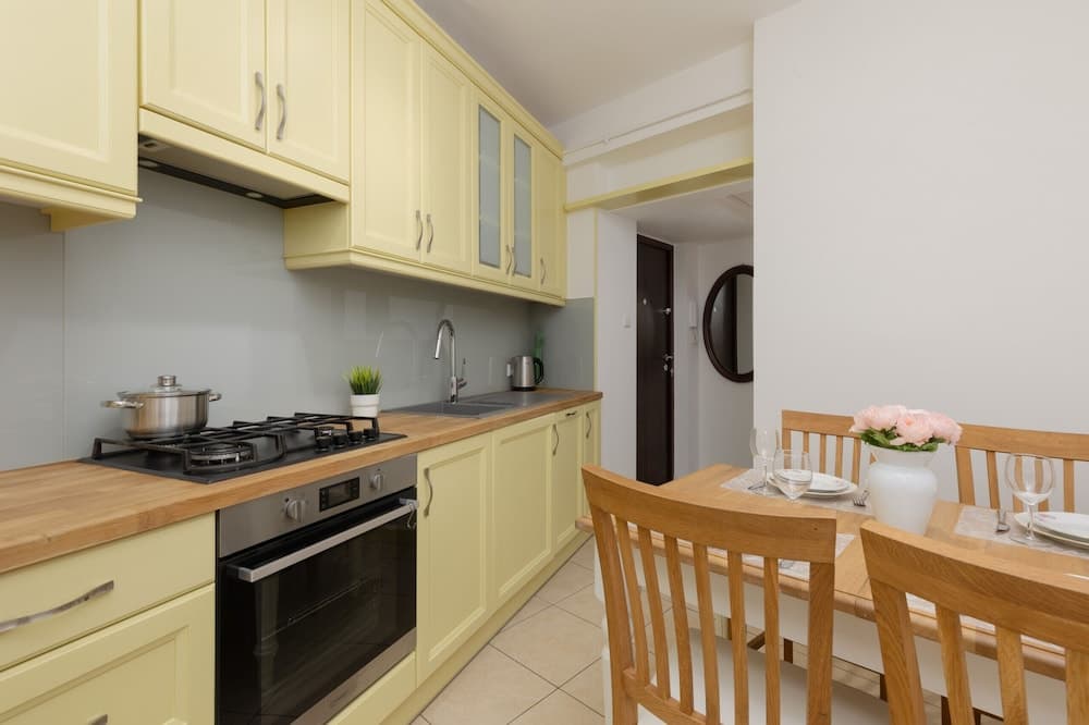 Warsaw Apartment Mokotowska by Renters