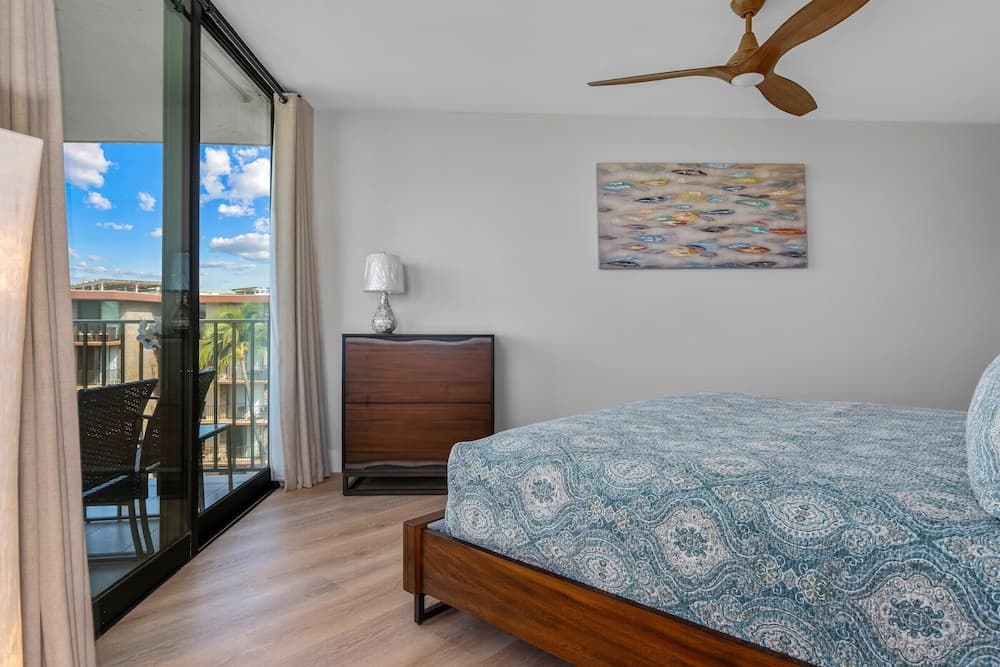 Elegant Penthouse Oceanfront Vistas