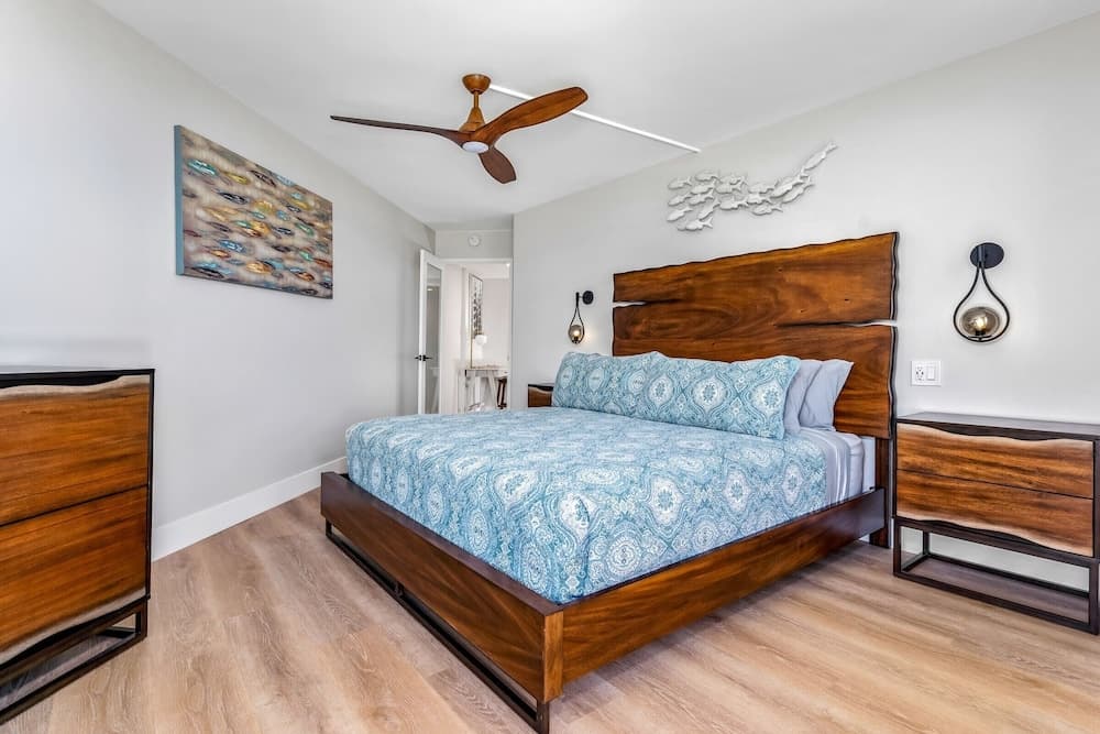 Elegant Penthouse Oceanfront Vistas