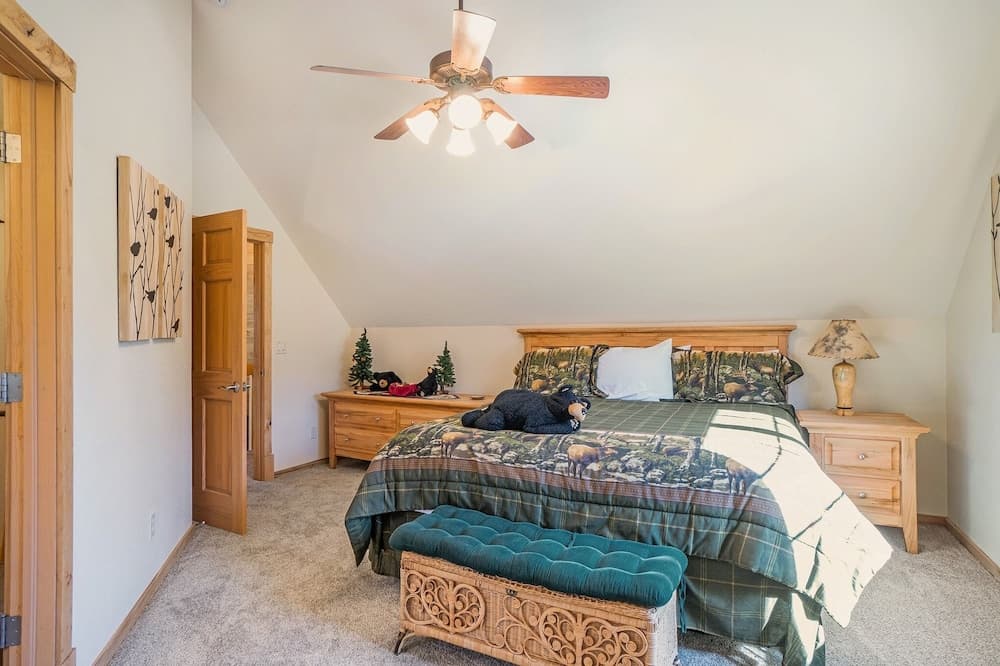 Solitude Bobcat #2 - Estes Park 2 Bedroom Condo by RedAwning