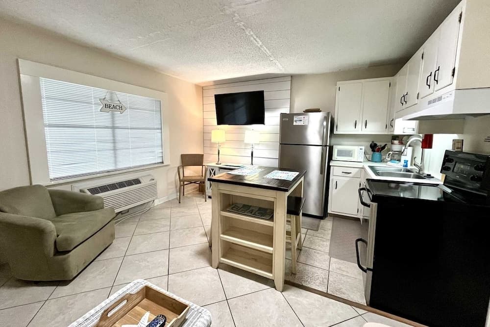 Gulf Village 201 1 Bedroom Condo by RedAwning