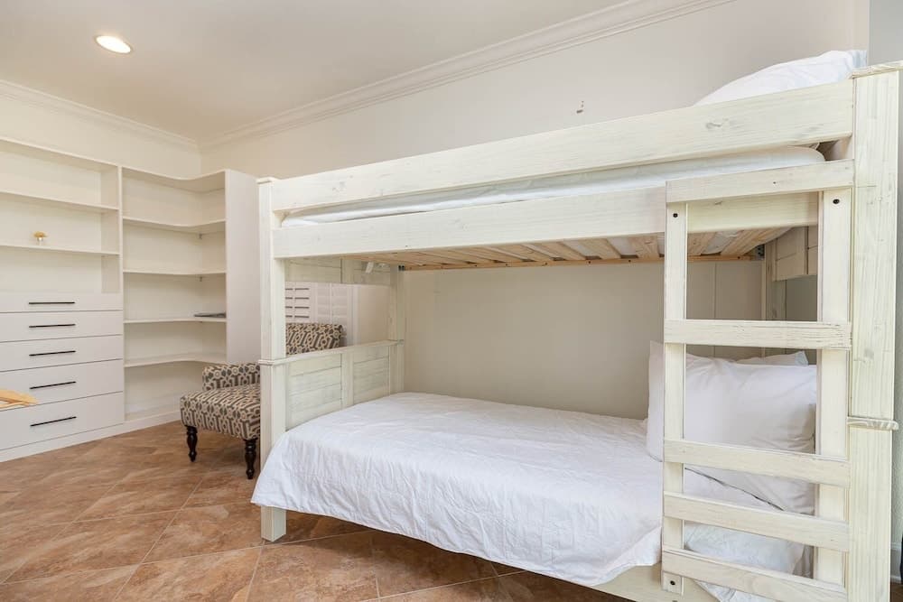 Phoenix West Ii 1817 4 Bedroom Condo by Redawning