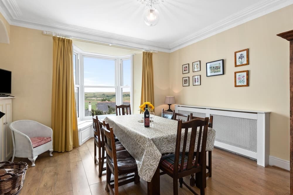 Penalun House - Beautiful Sea Views