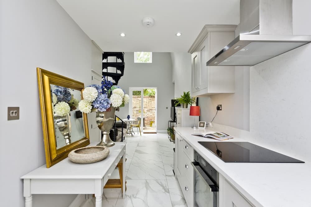 Charming Home With Patio Close to Wimbledon Park by Underthedoormat