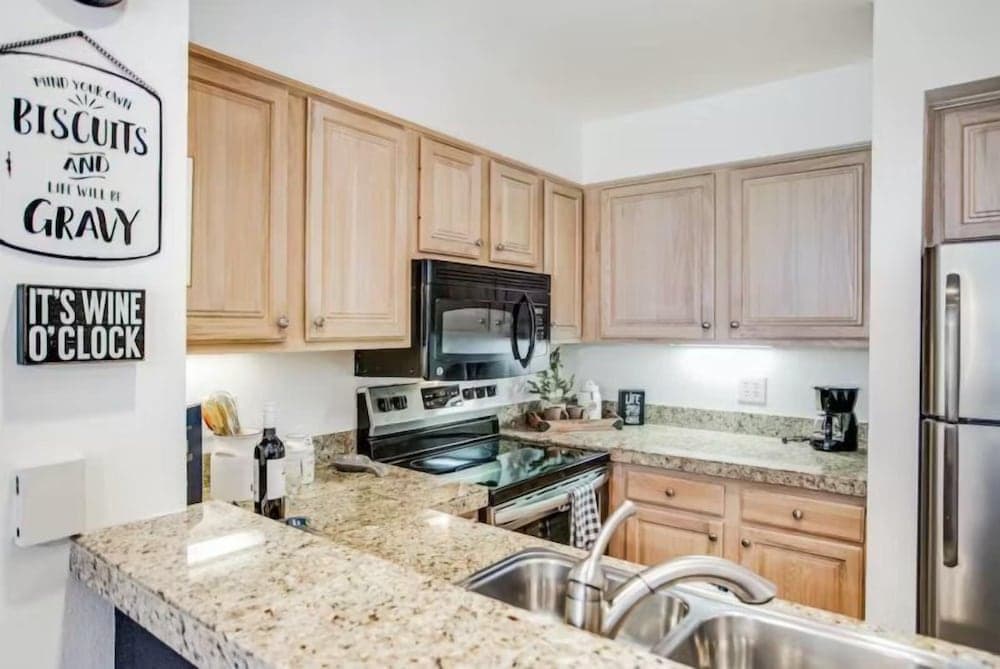 Lakeside Village 1 Bedroom Condo in Lakeshore Complex