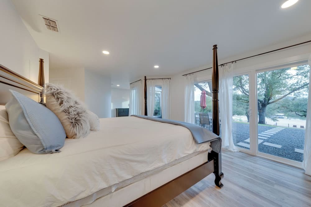 Beach House 2 on Lake LBJ - Sleeps 24