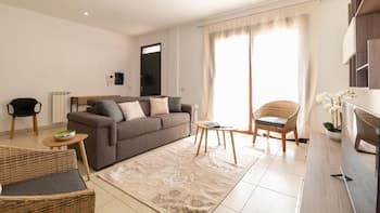 Xenia Boutique Tirso 2