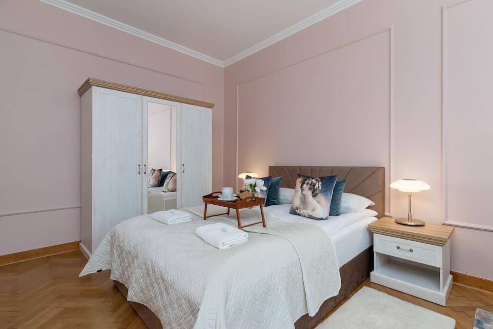 Mickiewicza Apartment Cracow by Renters