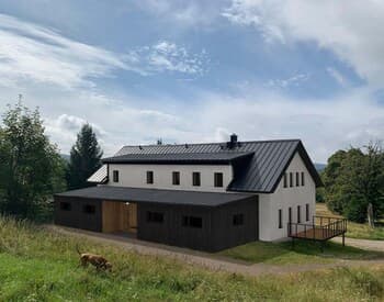 Lds021 in Desn With 8 Bedrooms and 5 Bathrooms