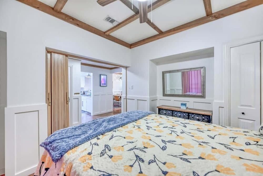 Luxurious Riverfront Condo Just 1 Blk to Schlitterbahn!