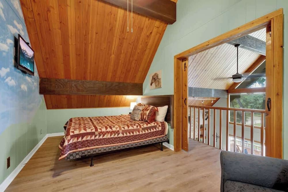 Gettin' Guada Loopy With Hot Tub & Riverfront