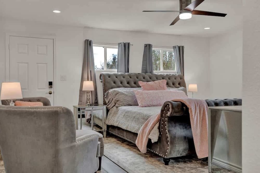 Luxury Haus - Great Backyard, Firepit, Bocce Ball!