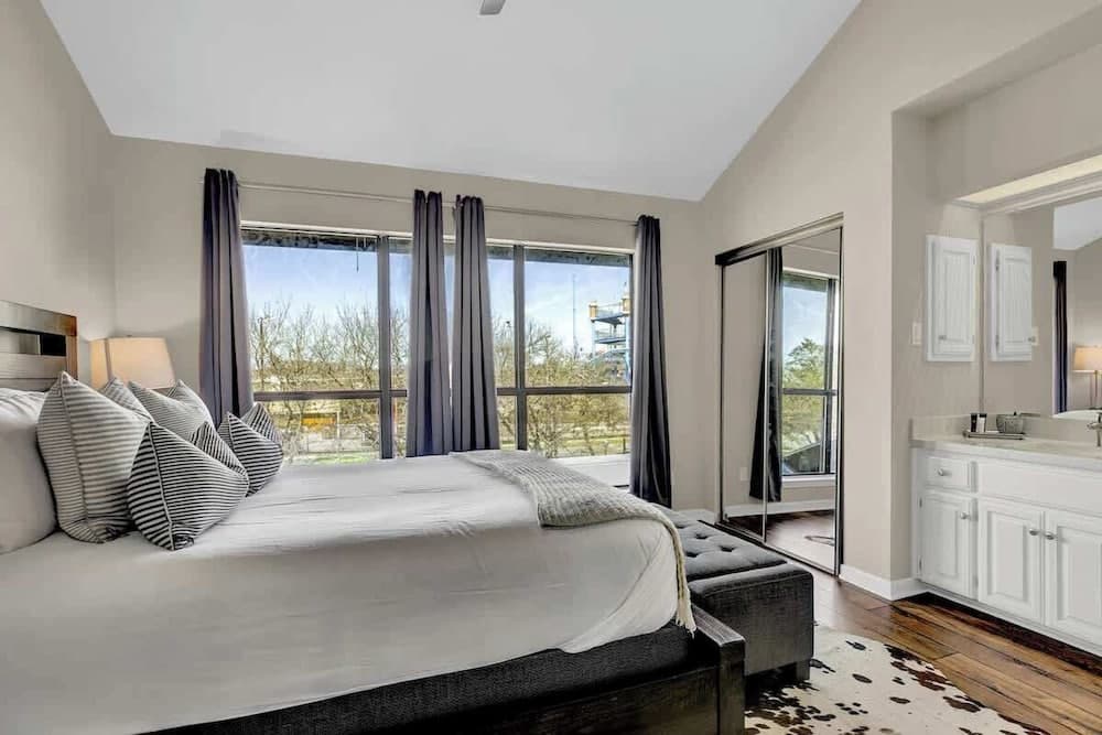 Luxury Riverfront Condo 1 BLK to Schlitterbahn!