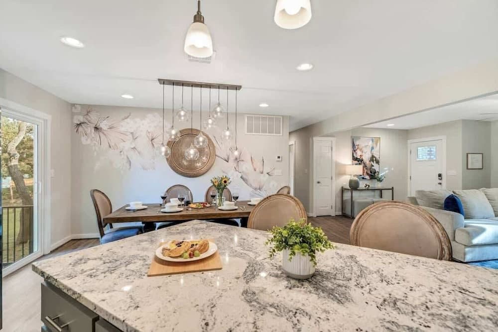 Luxury Home Just 5 min From Main St