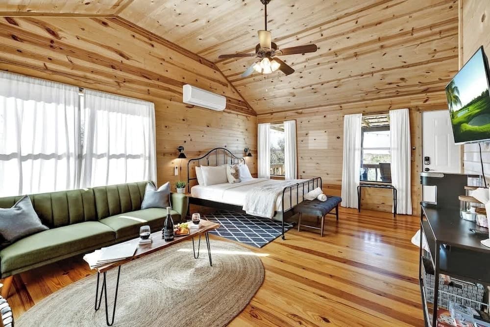 Mesquite Cabin With Hot Tub & Hill Country Views