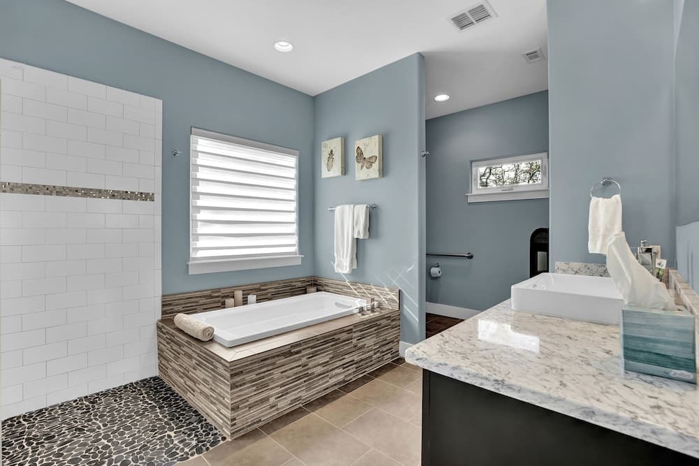 Luxury Cottage With Views Fireplace & Grill!