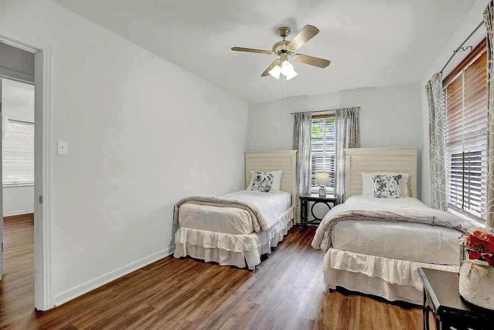 Gorgeous Bluebonnet House With Deck and Fire Pit