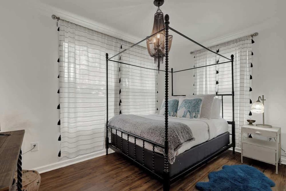 Poplar Place Mod With Hot Tub - 1 mi to Main Street