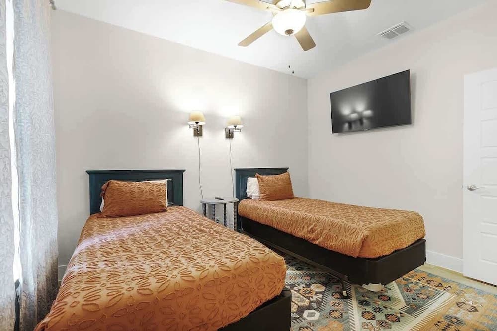 Pristine 3-bedroom Home Near Canyon Lake!