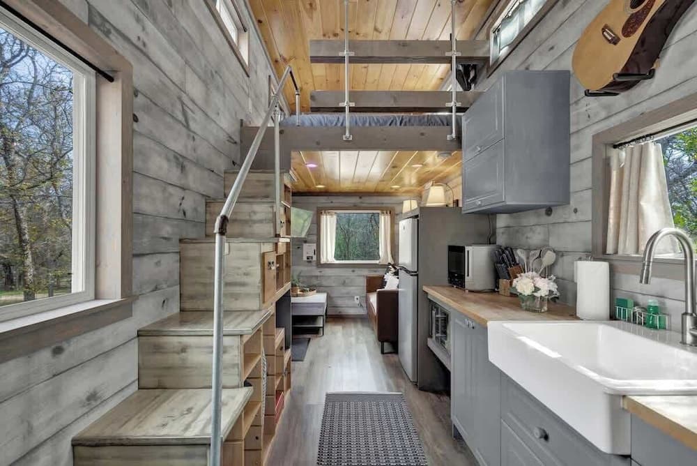 Willie the Modern Tiny Home W/hot-tub & Firetable