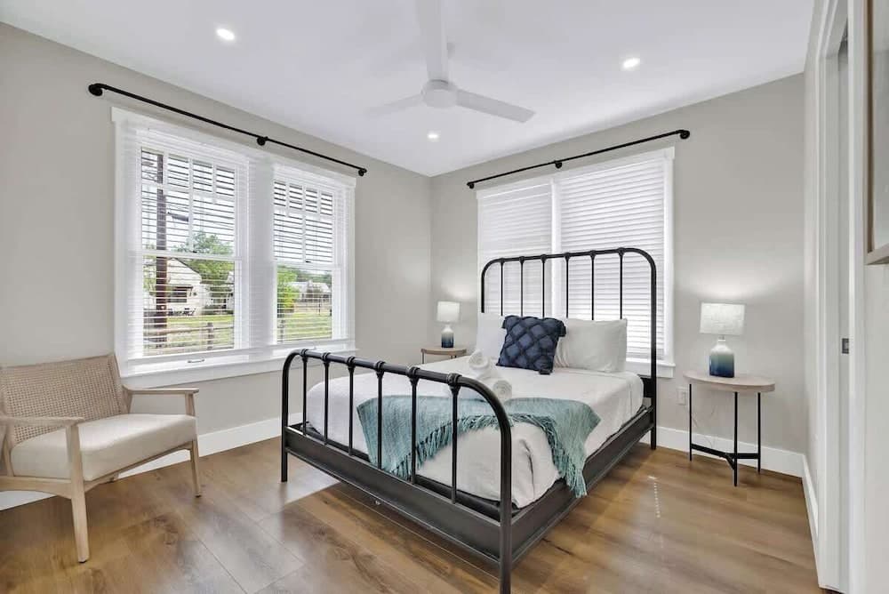 The Grove-a Charming Cottage - 2 Blks to Main St