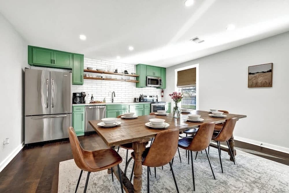 Waylons House-hot Tub Shared Party Barn With Games