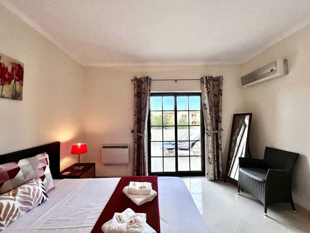 Pêra Brightness Villa by Homing