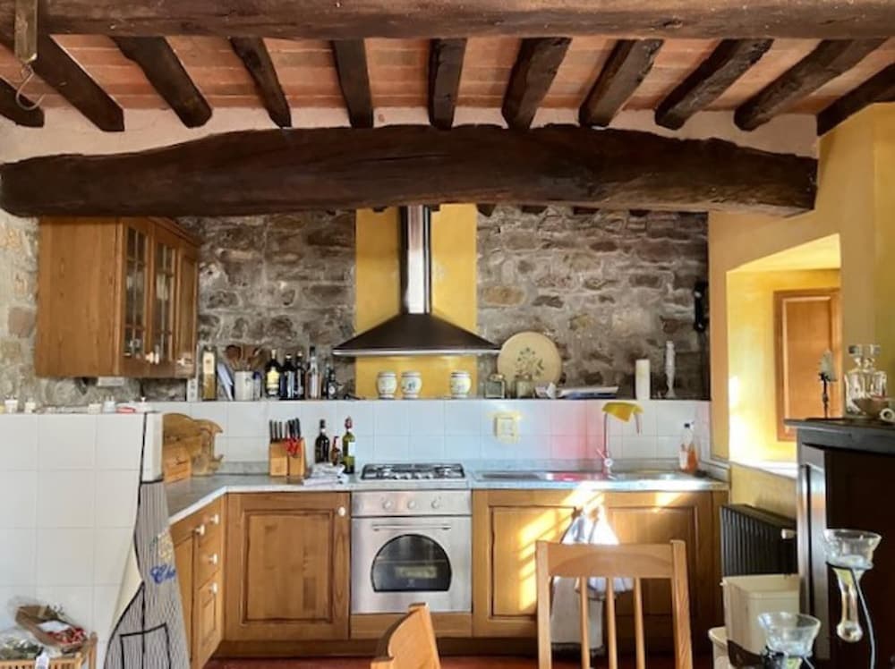 4-bed, Sleeps 8, Pets, Free Parking