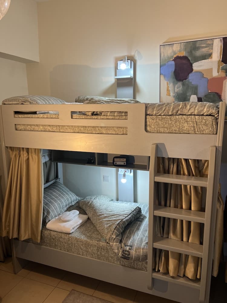 Robin Beach Hostel JBR