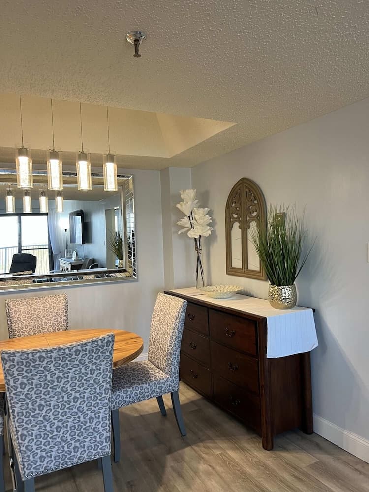 Uhost AI 2BR Condo Scenic Mountain Retreat